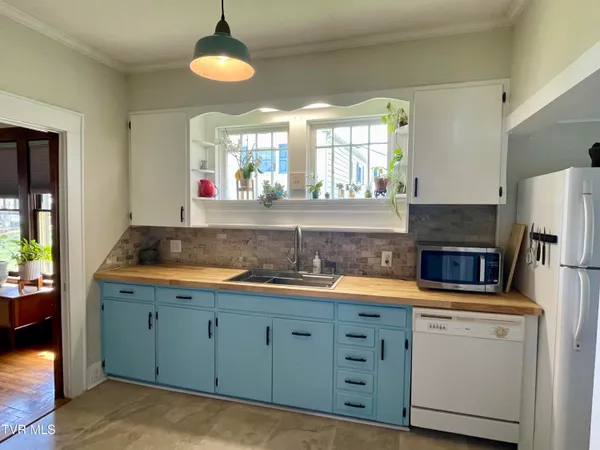 $259,900 | 422 Magnolia Avenue, Johnson City, TN 37604