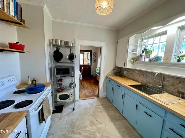 $259,900 | 422 Magnolia Avenue, Johnson City, TN 37604