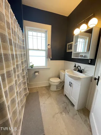 $259,900 | 422 Magnolia Avenue, Johnson City, TN 37604