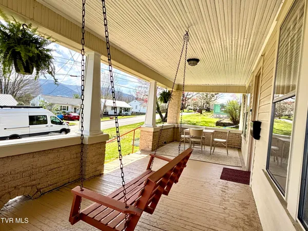 $259,900 | 422 Magnolia Avenue, Johnson City, TN 37604