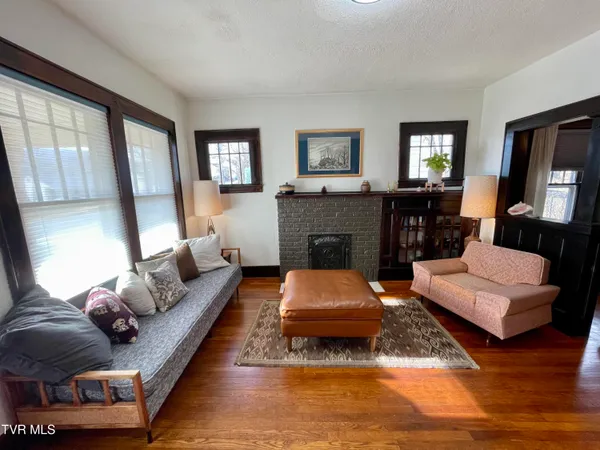 $259,900 | 422 Magnolia Avenue, Johnson City, TN 37604