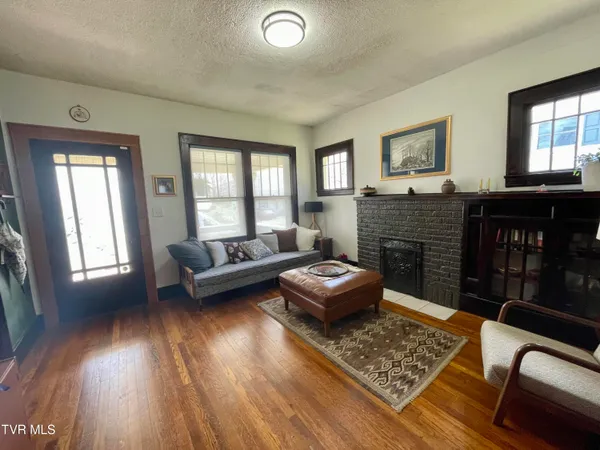 $259,900 | 422 Magnolia Avenue, Johnson City, TN 37604