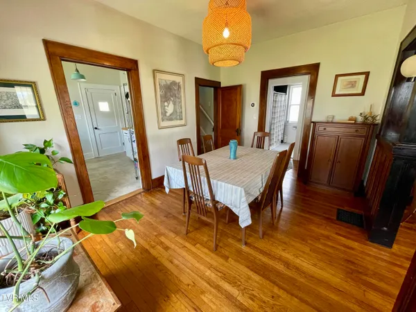 $259,900 | 422 Magnolia Avenue, Johnson City, TN 37604