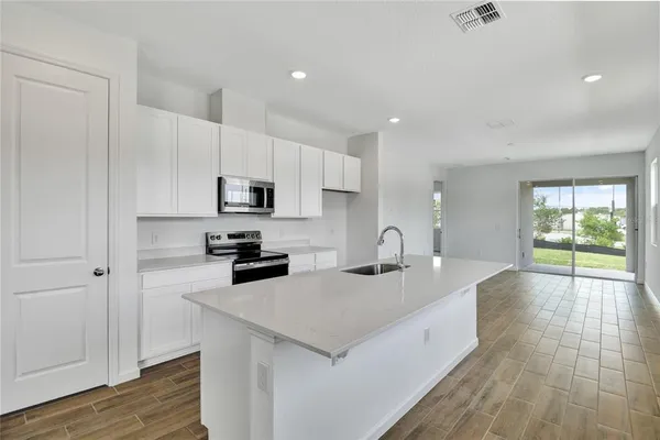 $291,950 | 804 Lake Dell Drive, Dundee, FL 33838