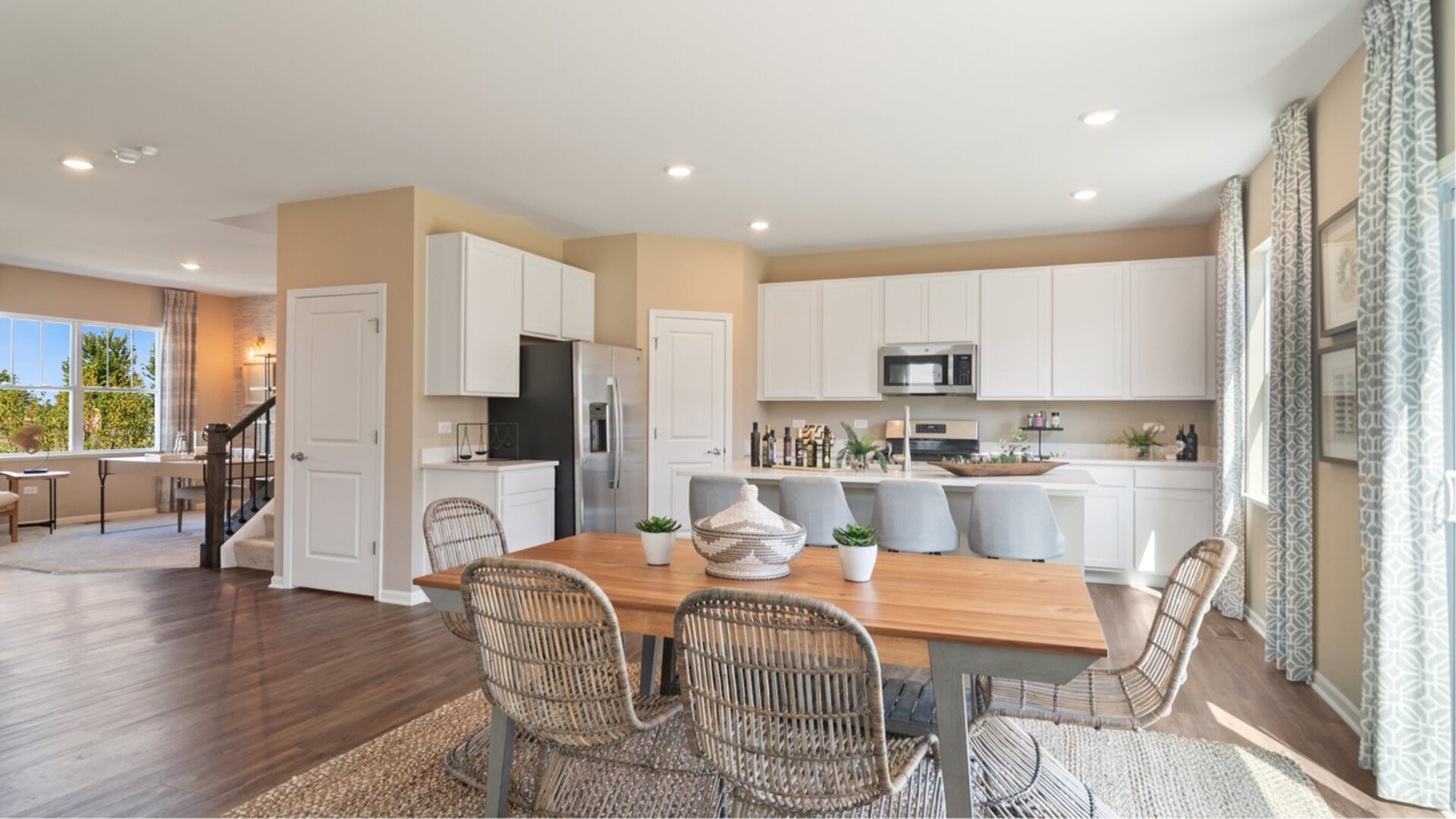 384 Danforth Drive Oswego, IL 60543 - Photo 4 of 14