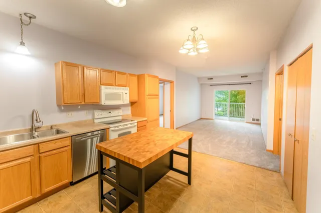 $197,000 | 1590 Parkwood Drive, Unit 102, Woodbury, MN 55125