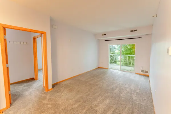 $197,000 | 1590 Parkwood Drive, Unit 102, Woodbury, MN 55125