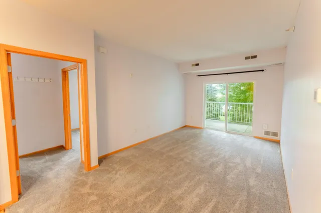 $197,000 | 1590 Parkwood Drive, Unit 102, Woodbury, MN 55125