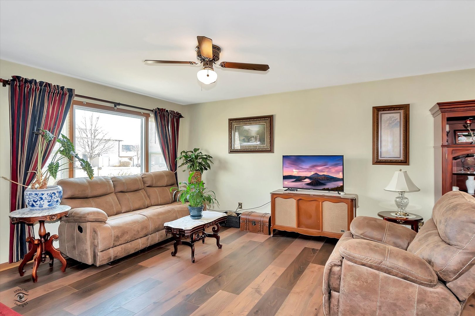 1011 Schoolgate Road New Lenox, IL 60451 - Photo 3 of 25 a living room with furniture and a window