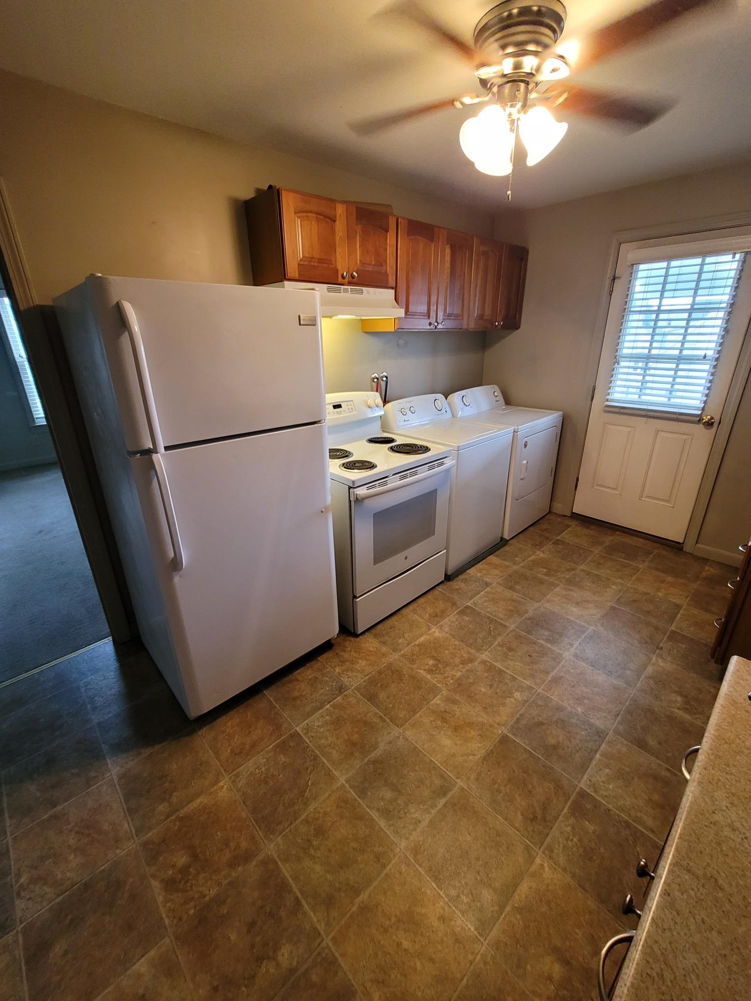 425 Dubuque Street, Unit 3 Manchester, NH 03102 - Photo 3 of 4