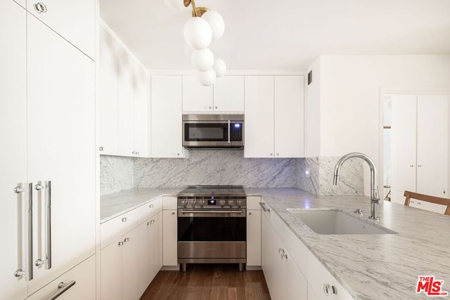 $620,000 | 11750 Sunset Boulevard, Unit 115, Los Angeles, CA 90049