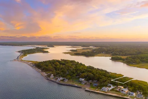 $2,195,000 | 100 Gerard Drive, East Hampton, NY 11937