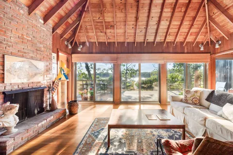$2,195,000 | 100 Gerard Drive, East Hampton, NY 11937