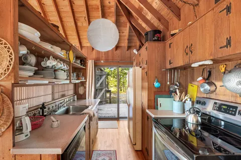 $2,195,000 | 100 Gerard Drive, East Hampton, NY 11937