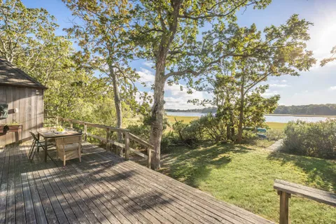 $2,195,000 | 100 Gerard Drive, East Hampton, NY 11937