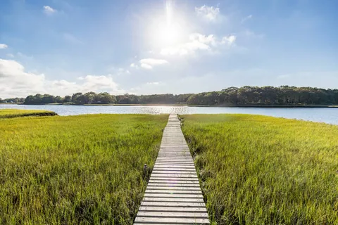 $2,195,000 | 100 Gerard Drive, East Hampton, NY 11937