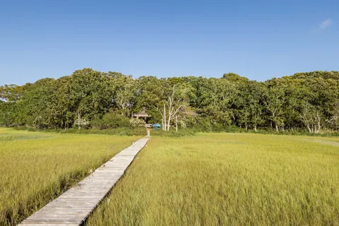 $2,195,000 | 100 Gerard Drive, East Hampton, NY 11937