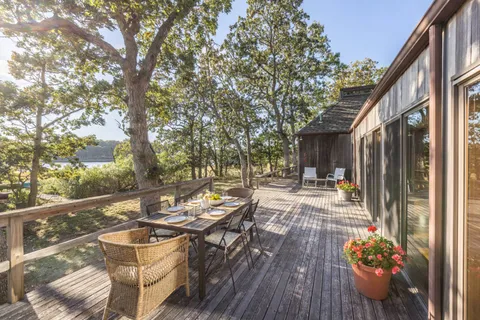 $2,195,000 | 100 Gerard Drive, East Hampton, NY 11937
