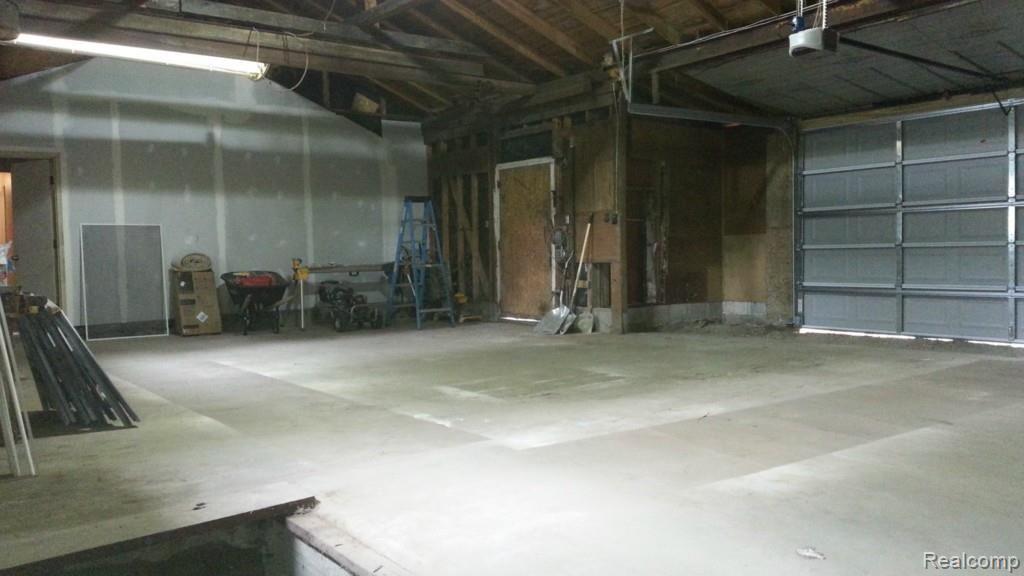 737 South Hospital Road Waterford, MI 48327 - Photo 37 of 41 20150826_104359.jpg