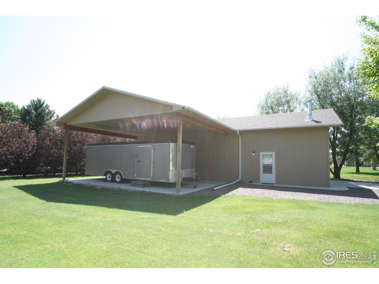 17680 County Rd Q.8 Fort Morgan, CO 80701 - Photo 34 of 40 a backyard of a house with table and chairs