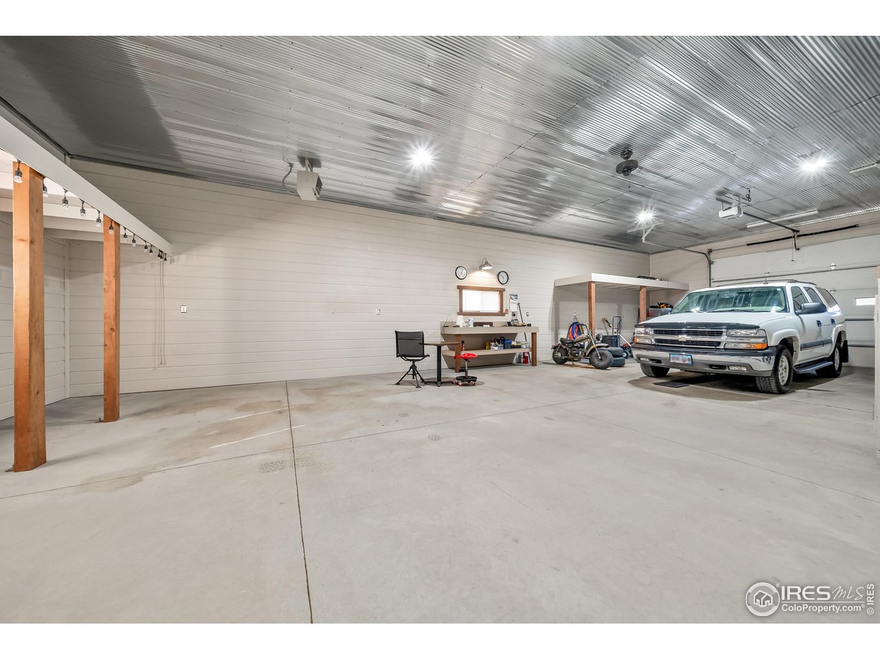 17680 County Rd Q.8 Fort Morgan, CO 80701 - Photo 35 of 40 a living room with furniture and a flat screen tv