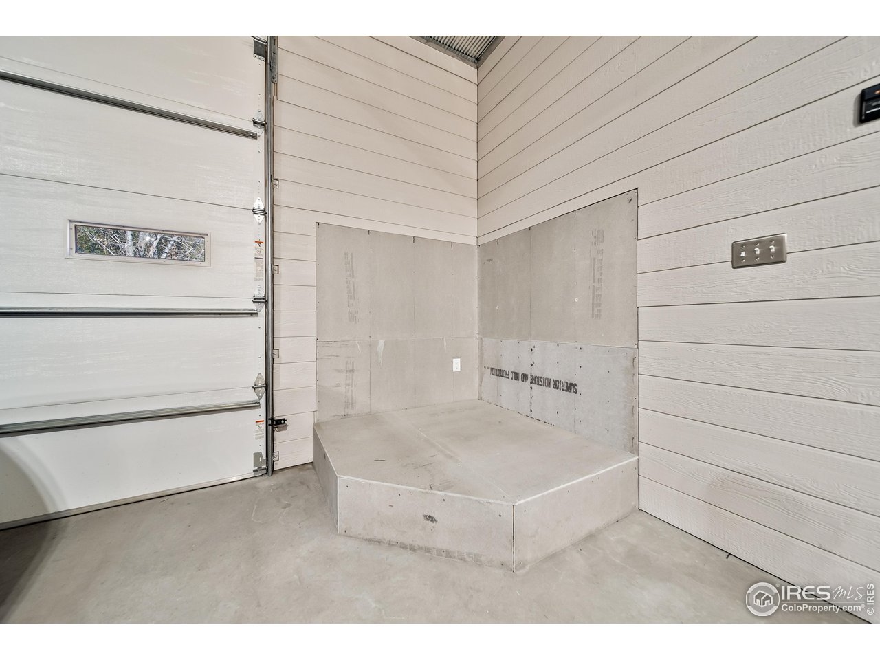17680 County Rd Q.8 Fort Morgan, CO 80701 - Photo 36 of 40 a bathroom with a tub and shower