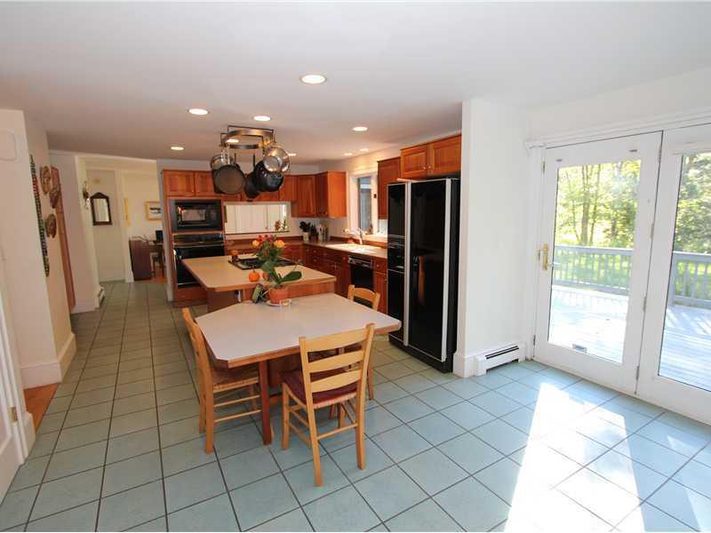 5 Graystone Road Cape Elizabeth, ME 04107 - Photo 9 of 24 Kitchen. Gas Stove