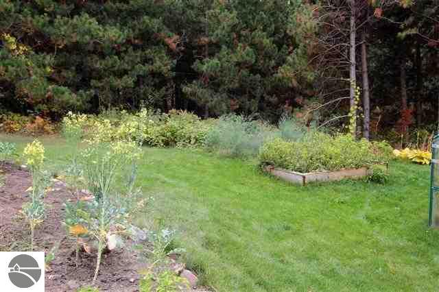 7878 Bennett Road Williamsburg, MI 49690 - Photo 12 of 32 1740056-11.JPG