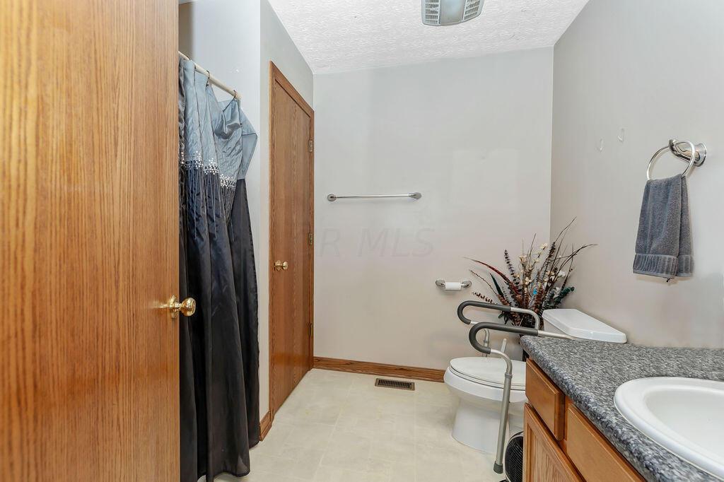 4085 Gratiot Road Southeast Newark, OH 43056 - Photo 30 of 41 20-PrimarySuite