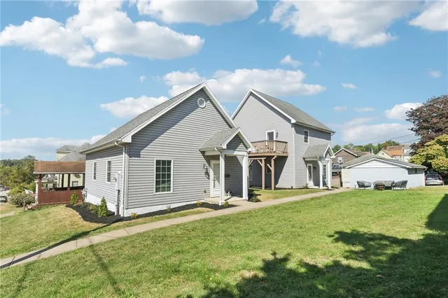 a view of a house with a yard