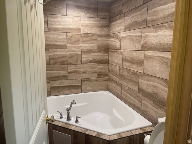 553 Raspberry Patch Road Garden City, UT 84028 - Photo 16 of 21 Full bath with tiled bath