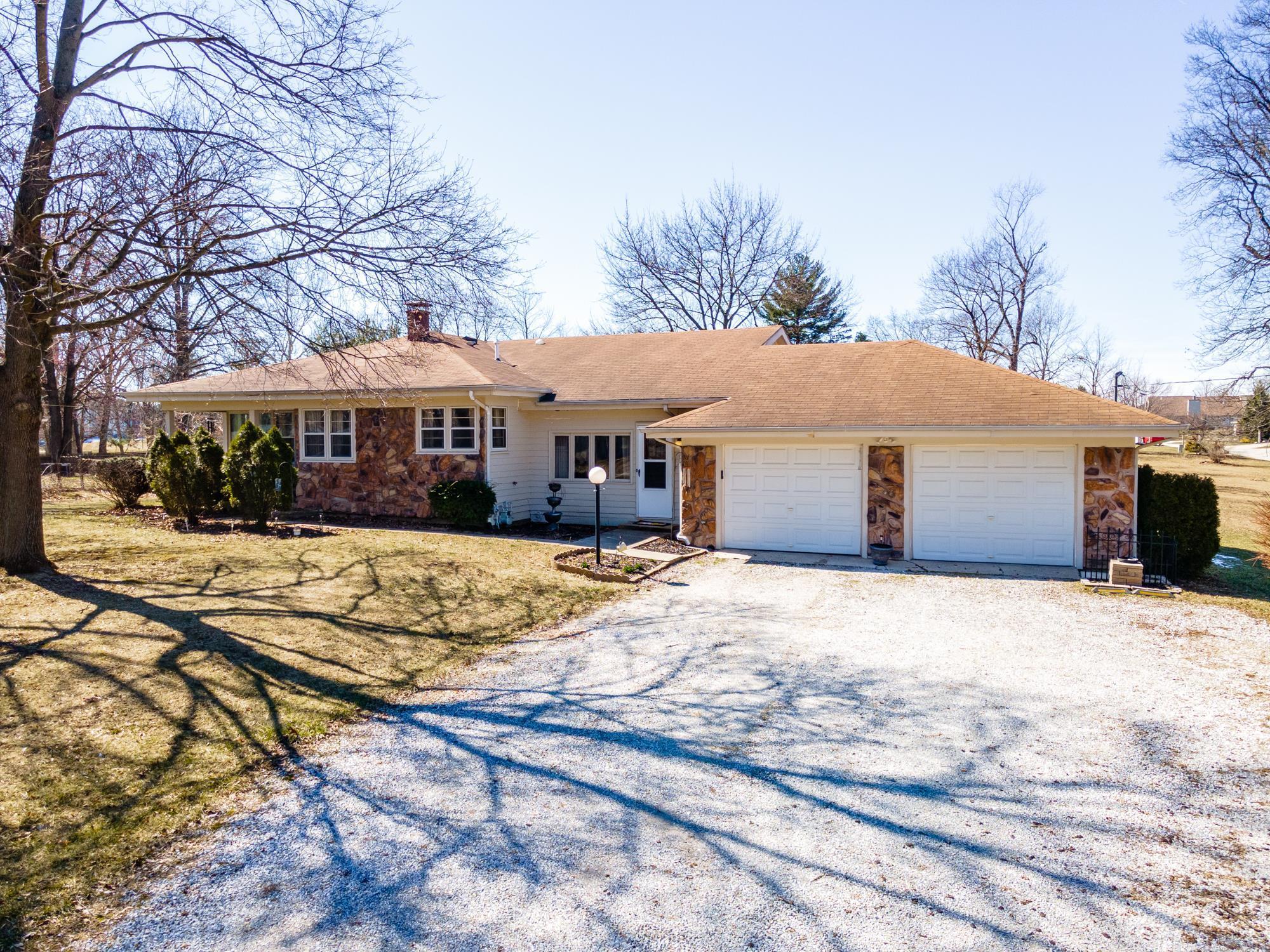 422 South Hadley Road Fort Wayne, IN 46804 - Photo 1 of 36 Gallery Image 1