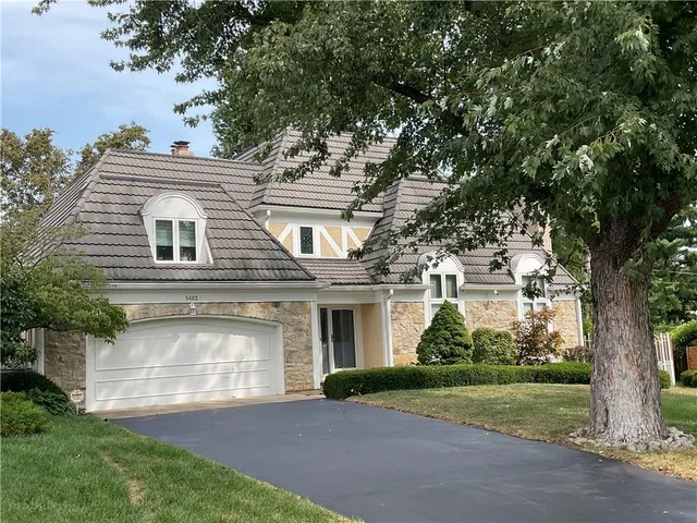 $880,000 | 5482 West 85th Terrace, Prairie Village, KS 66207