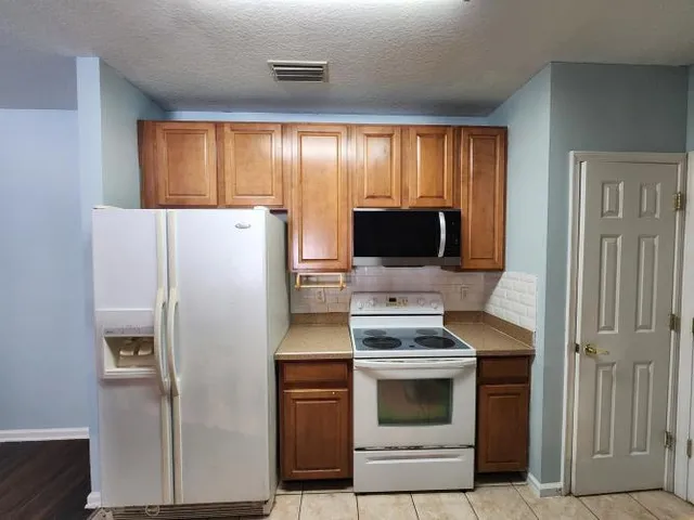 $170,000 | 785 Oakleaf Plantation Parkway, Unit 111, Orange Park, FL 32065