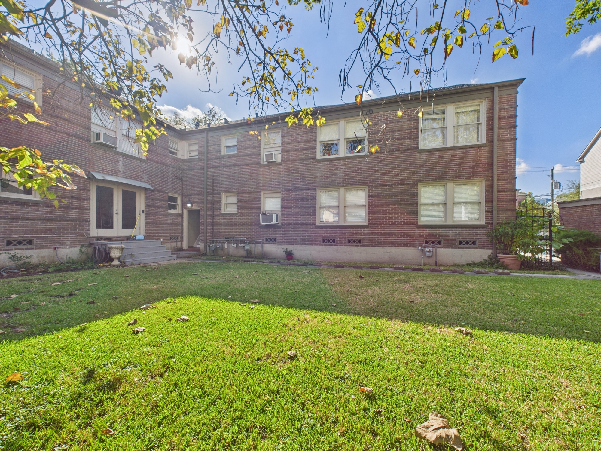 1920 Richmond Avenue, Unit 16 Houston, TX 77098 - Photo 12 of 18 a view of a brick building next to a yard