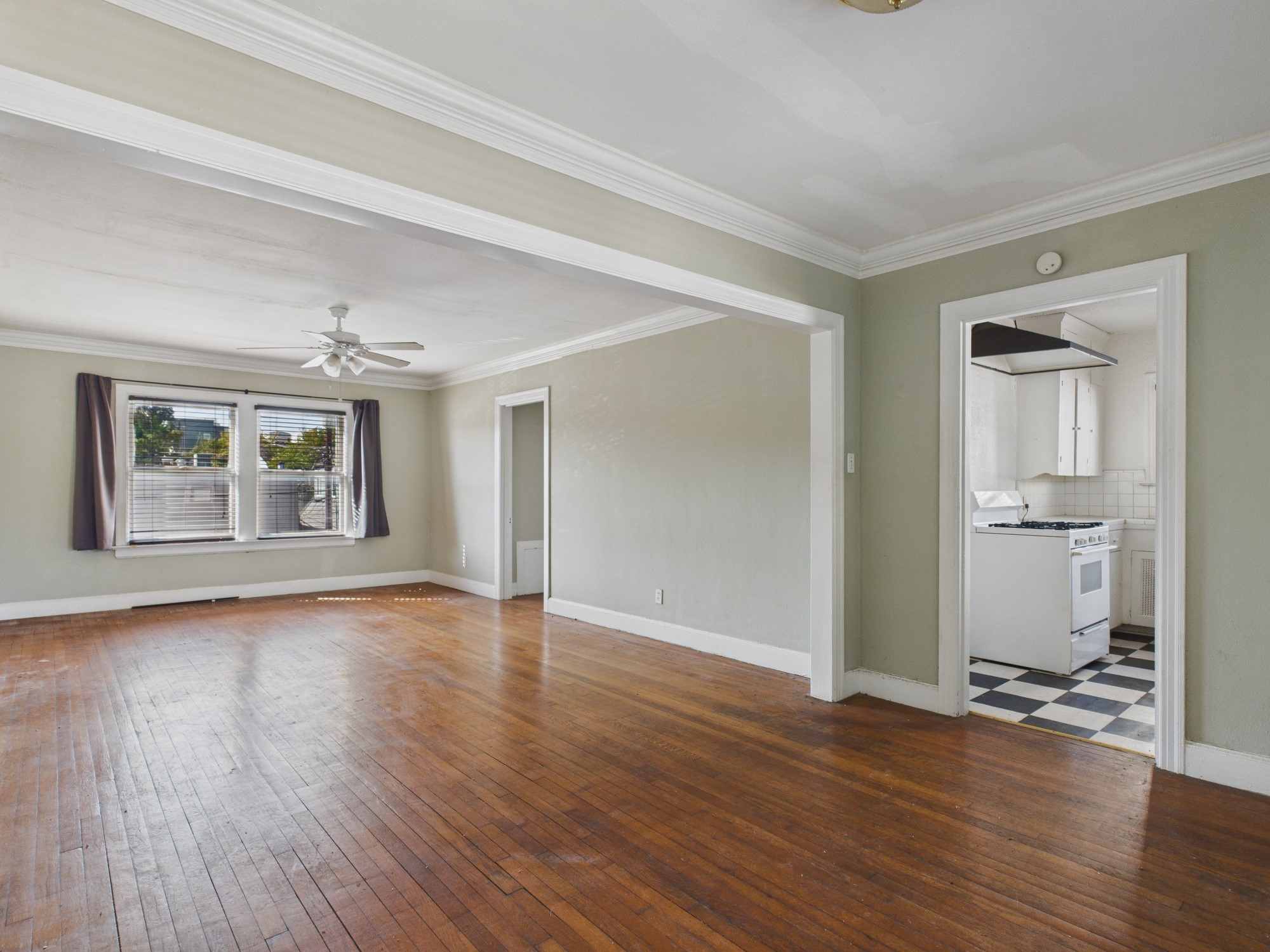1920 Richmond Avenue, Unit 16 Houston, TX 77098 - Photo 5 of 18 a view of livingroom with hardwood floor and a kitchen