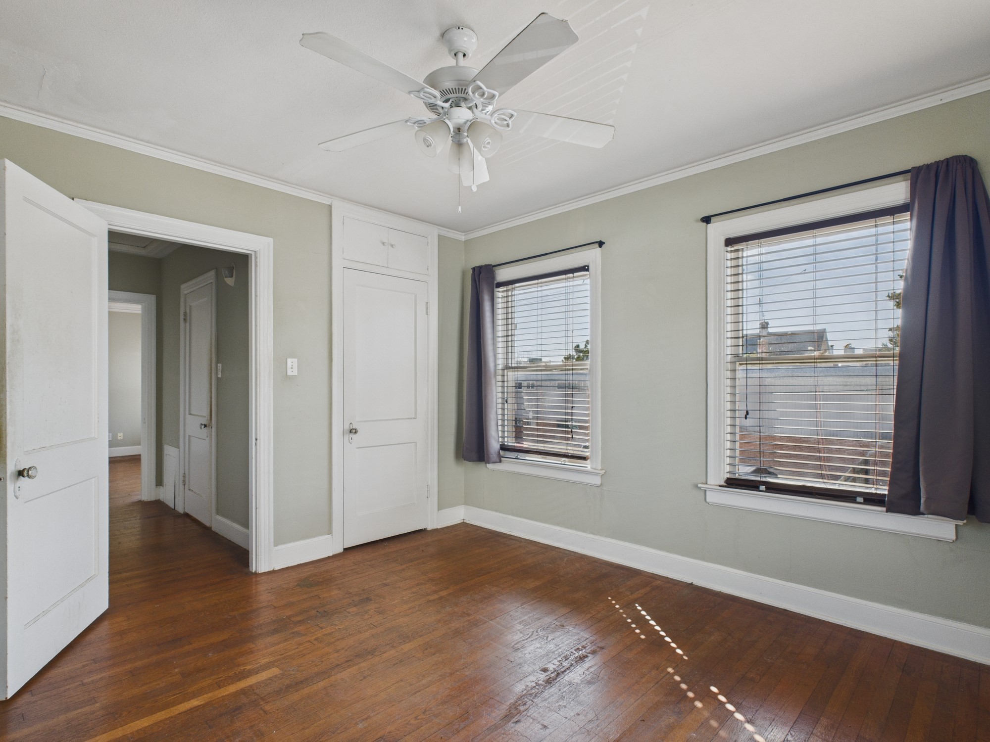 1920 Richmond Avenue, Unit 16 Houston, TX 77098 - Photo 9 of 18 a view of an empty room with a window and wooden floor