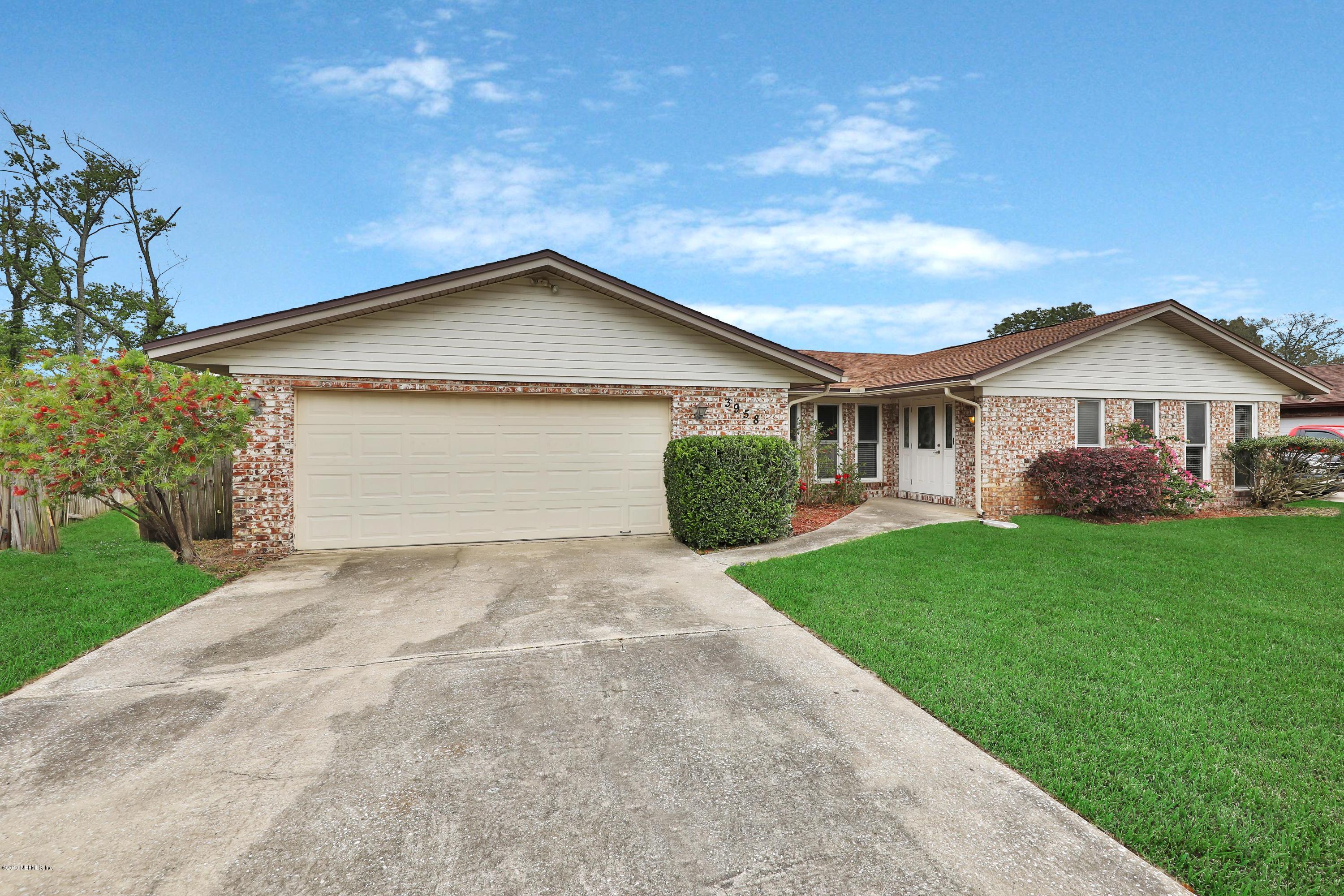 3958 Raintree Road Jacksonville, FL 32277 - Photo 2 of 26 1R4A7831