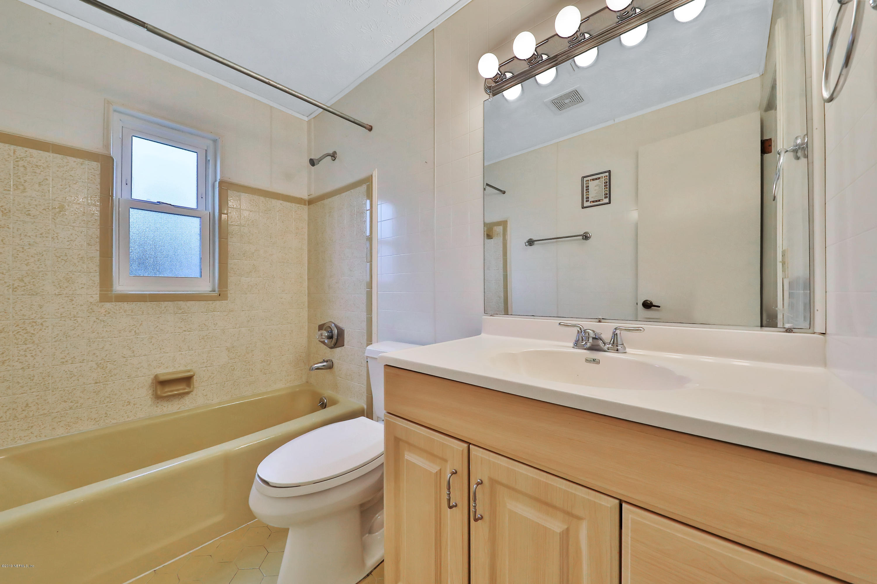 3958 Raintree Road Jacksonville, FL 32277 - Photo 7 of 26 1R4A7791