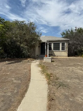 $190,000 | 2606 Truxtun Avenue, Bakersfield, CA 93301