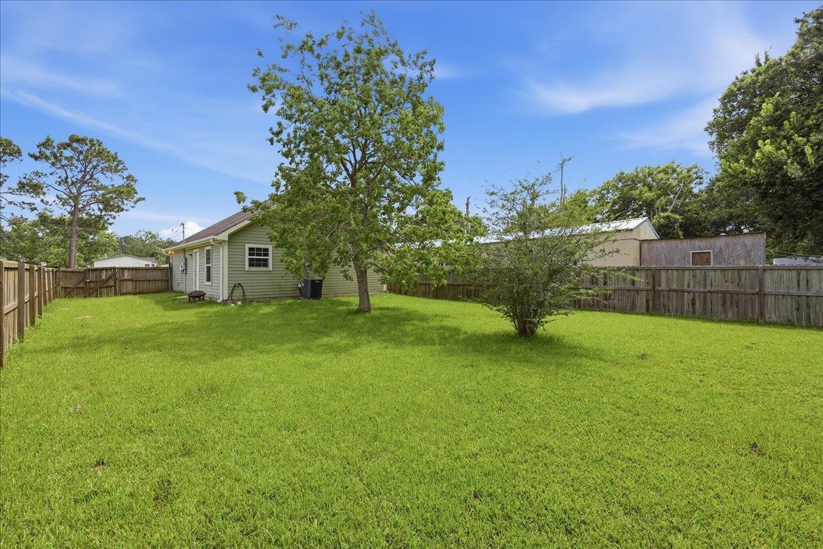 228 West Elm Street Winnie, TX 77665 - Photo 17 of 24