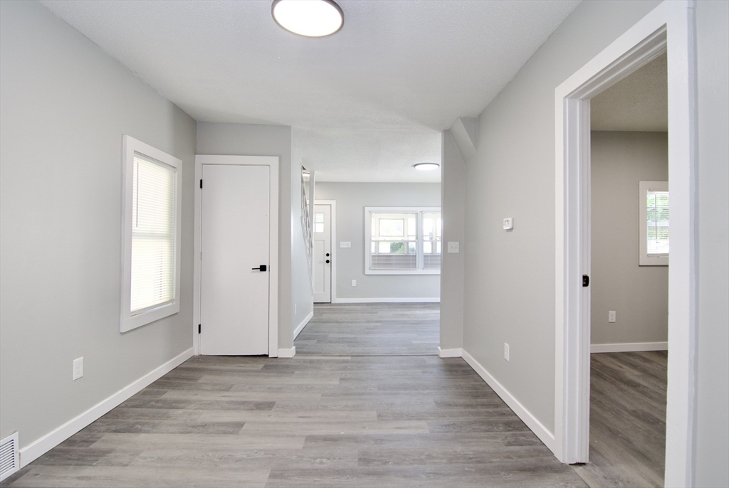 69 Manhattan Street Springfield, MA 01109 - Photo 14 of 36