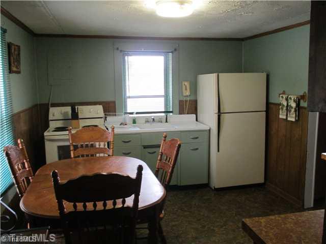 428 Quaker Road Mount Airy, NC 27030 - Photo 6 of 10 Kitchen.