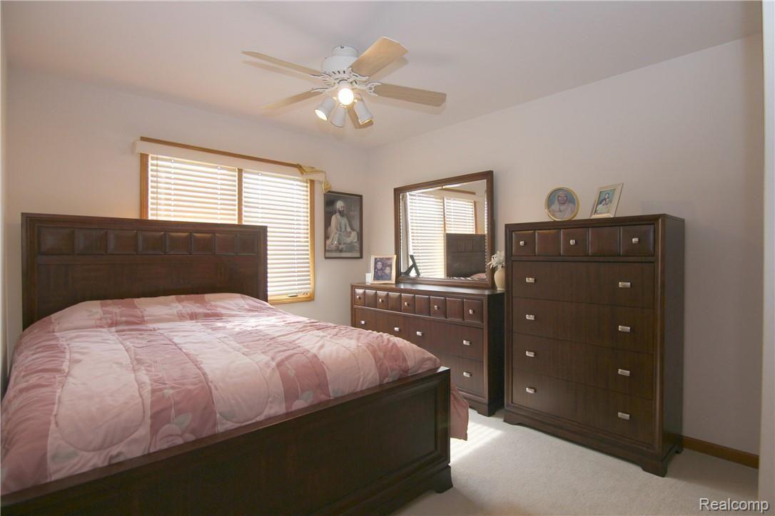 3215 Primrose Drive Rochester, MI 48307 - Photo 17 of 31 Primrose Dr Bedroom 2.jpg