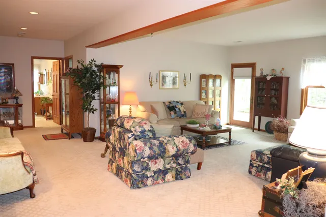 $1,100,000 | 10538 West Erbe Road, Blue Mounds, WI 53517