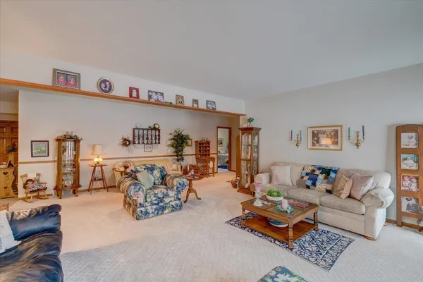 $1,075,000 | 10538 West Erbe Road, Blue Mounds, WI 53517