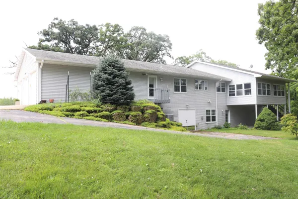 $1,075,000 | 10538 West Erbe Road, Blue Mounds, WI 53517