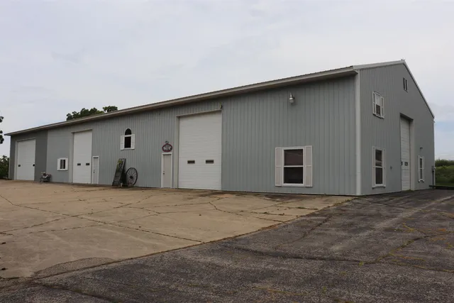 $1,100,000 | 10538 West Erbe Road, Blue Mounds, WI 53517