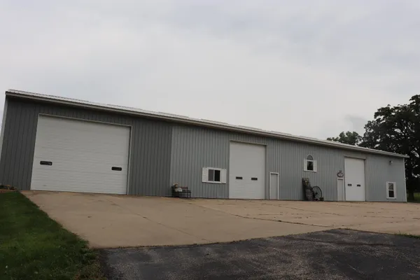 $1,075,000 | 10538 West Erbe Road, Blue Mounds, WI 53517