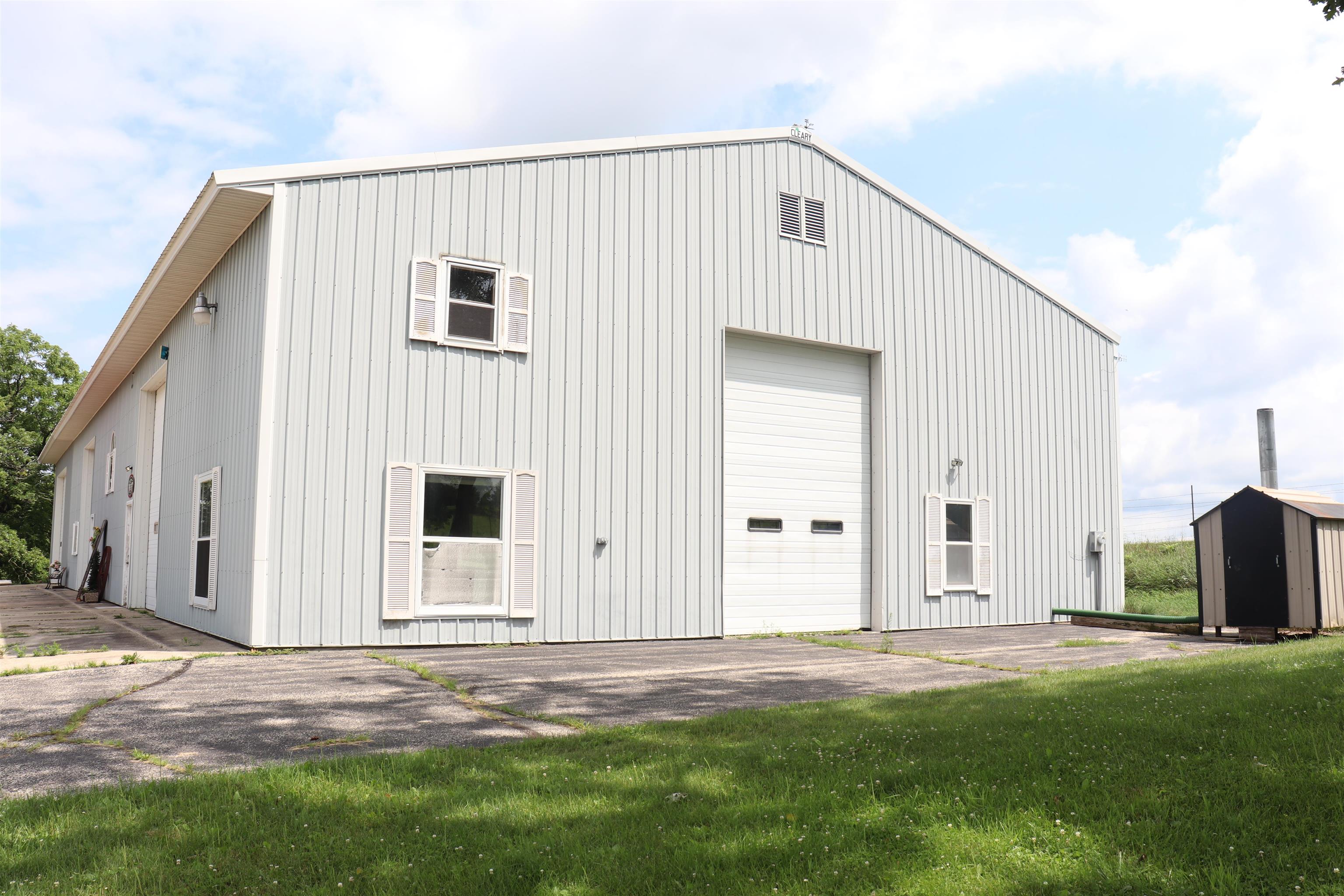 10538 West Erbe Road Blue Mounds, WI 53517 - Photo 4 of 42